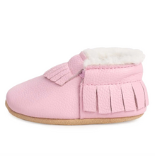 Load image into Gallery viewer, Light Pink Sherpa Moccasins