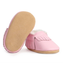 Load image into Gallery viewer, Light Pink Sherpa Moccasins